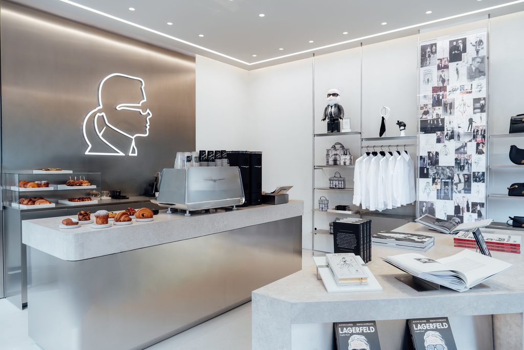 Karl Lagerfeld ouvre son premier café, loin des podiums 28 KARL LAGERFELD CAFE 2@ELINAGIATRAS