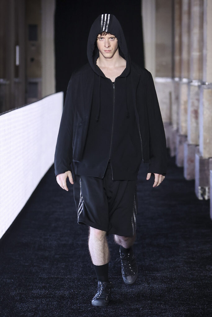 Y-3 SS27 : le beau jeu selon Yohji Yamamoto 79 LOOK 10 4