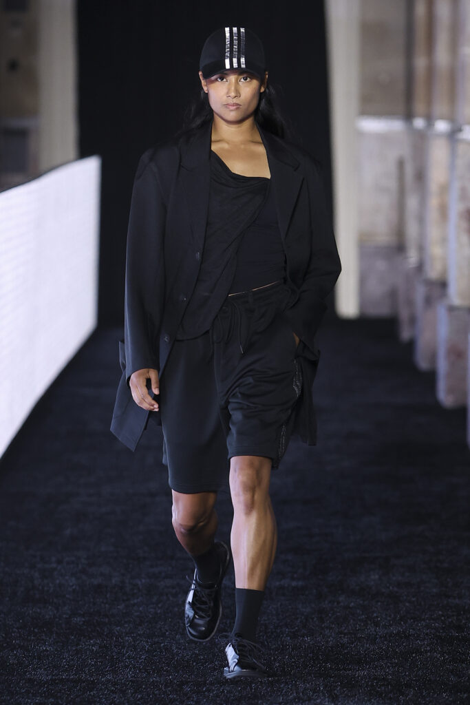Y-3 SS27 : le beau jeu selon Yohji Yamamoto 55 LOOK 18 3