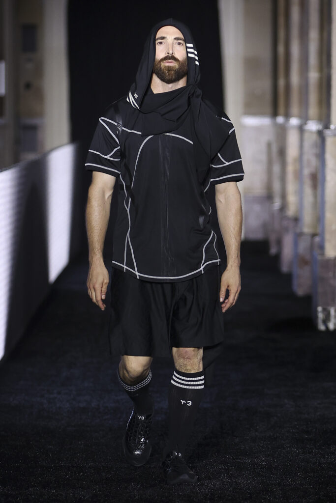 Y-3 SS27 : le beau jeu selon Yohji Yamamoto 50 LOOK 19 3