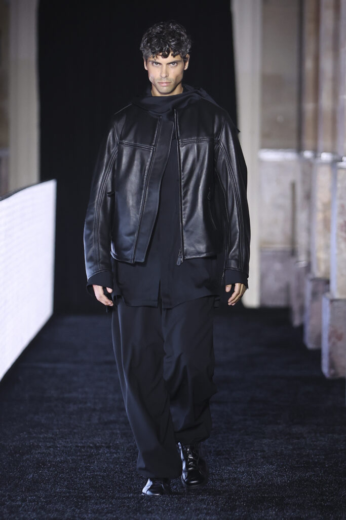 Y-3 SS27 : le beau jeu selon Yohji Yamamoto 81 LOOK 2 3