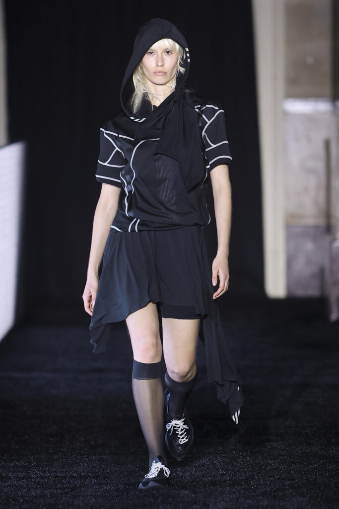 Y-3 SS27 : le beau jeu selon Yohji Yamamoto 38 LOOK 20 4