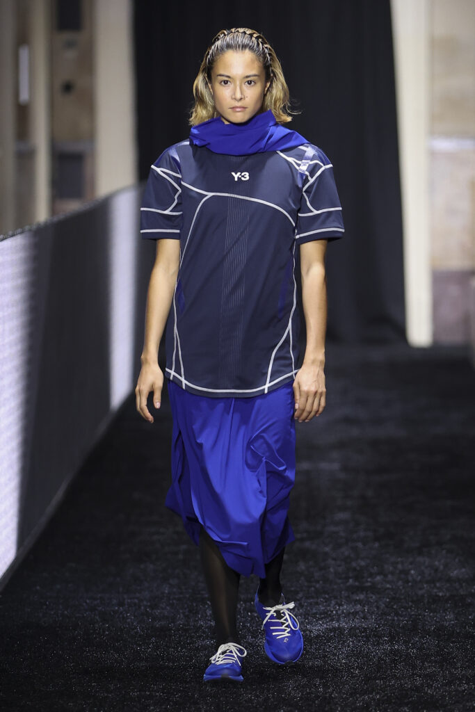 Y-3 SS27 : le beau jeu selon Yohji Yamamoto 43 LOOK 23 3