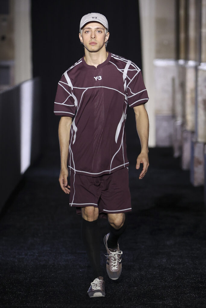 Y-3 SS27 : le beau jeu selon Yohji Yamamoto 54 LOOK 24 3