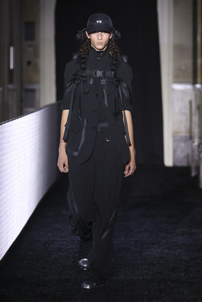 Y-3 SS27 : le beau jeu selon Yohji Yamamoto 48 LOOK 27 3