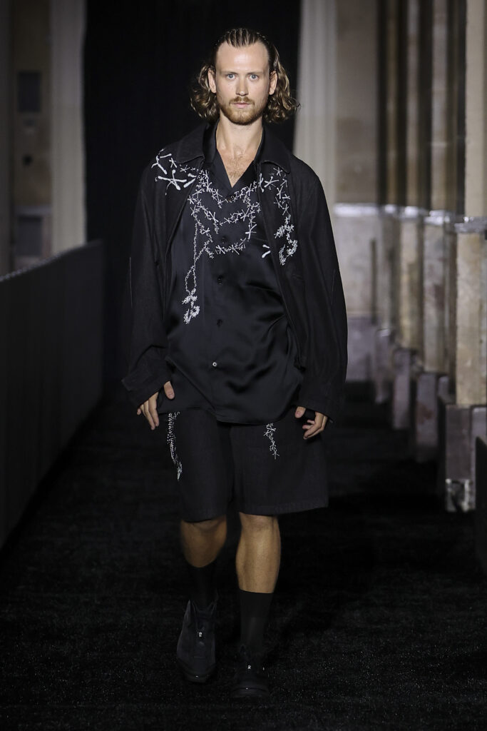 Y-3 SS27 : le beau jeu selon Yohji Yamamoto 42 LOOK 37 1