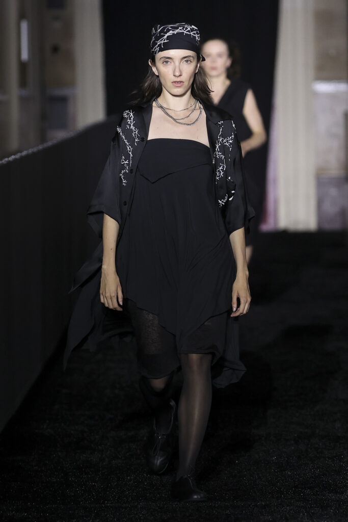 Y-3 SS27 : le beau jeu selon Yohji Yamamoto 83 LOOK 39 1