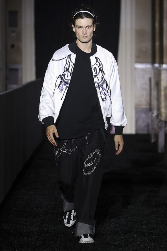 Y-3 SS27 : le beau jeu selon Yohji Yamamoto 59 LOOK 41 1