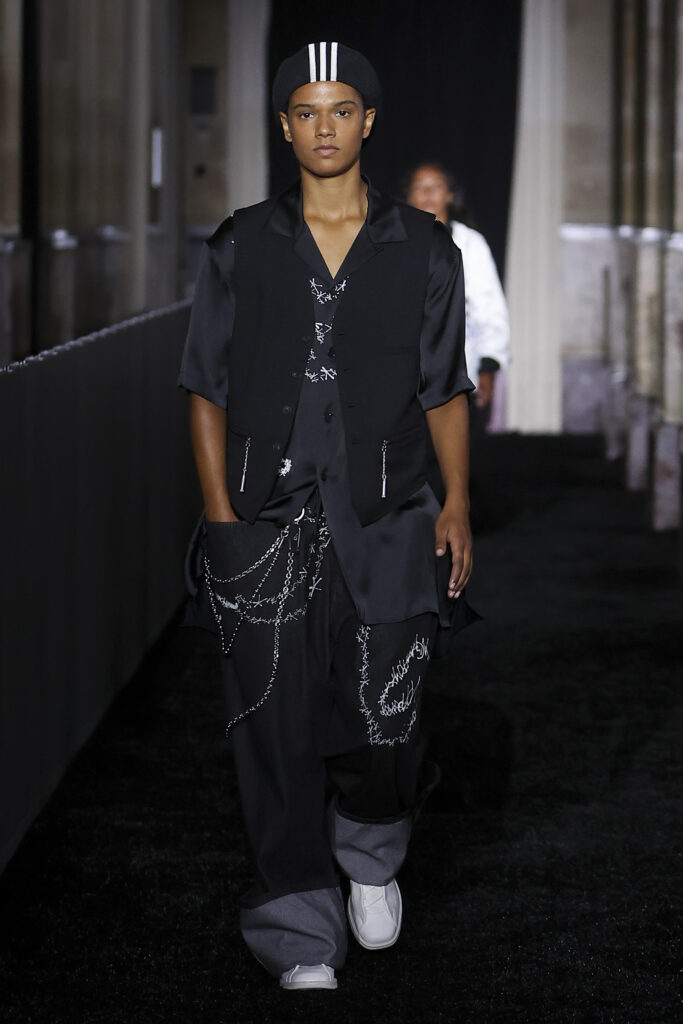 Y-3 SS27 : le beau jeu selon Yohji Yamamoto 60 LOOK 45 1