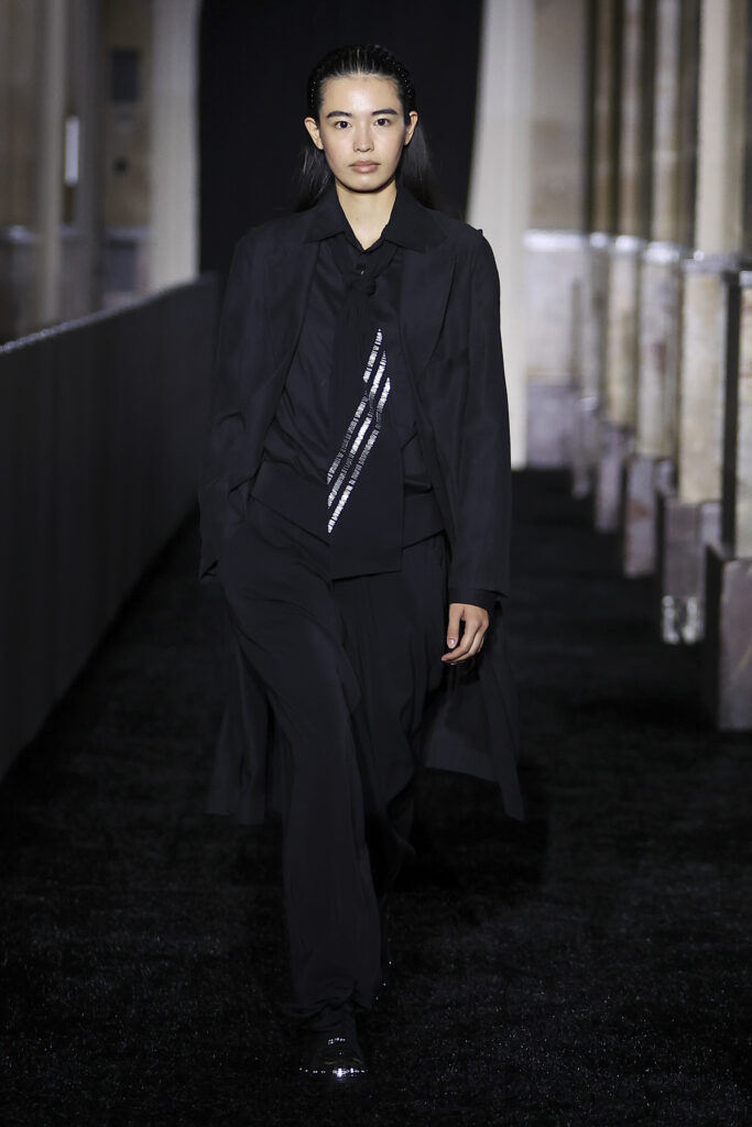 Y-3 SS27 : le beau jeu selon Yohji Yamamoto 64 LOOK 48 1