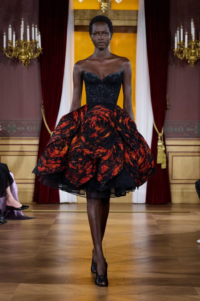 ArdAzAei : le chant du rossignol, transmis en silhouettes 79 LOOK16 23 0775