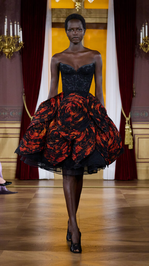 ArdAzAei : le chant du rossignol, transmis en silhouettes 113 LOOK16 916 0775