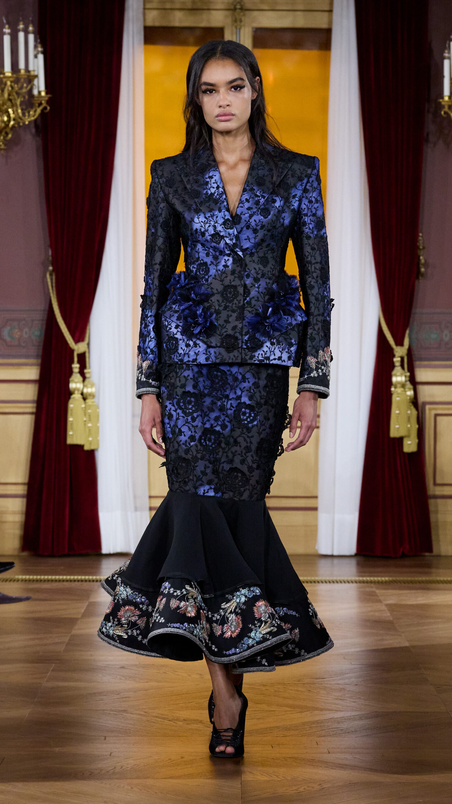 ArdAzAei : le chant du rossignol, transmis en silhouettes 117 LOOK20 916 0852 scaled