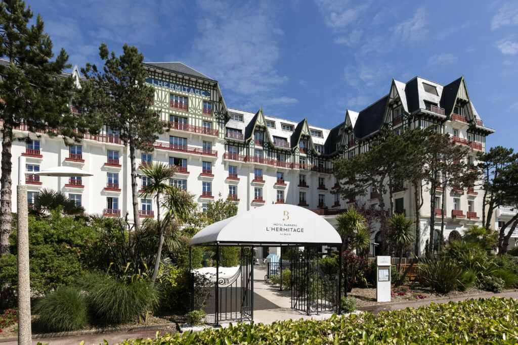 À La Baule, l'Hermitage fête un siècle en misant sur la longévité plutôt que la nostalgie 54 L Hermitage Barriere La Baule hotel