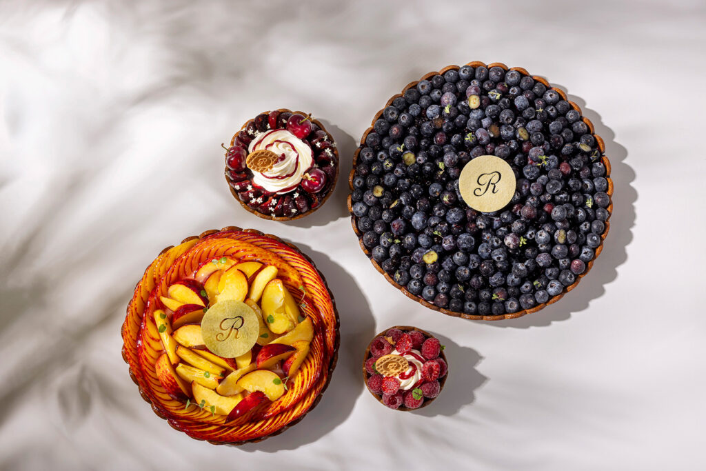 À Ritz Paris Le Comptoir, le clafoutis remplace la crème d'amande 31 Les Tartes dete de Ritz Paris Le Comptoir ©vincentnageotte