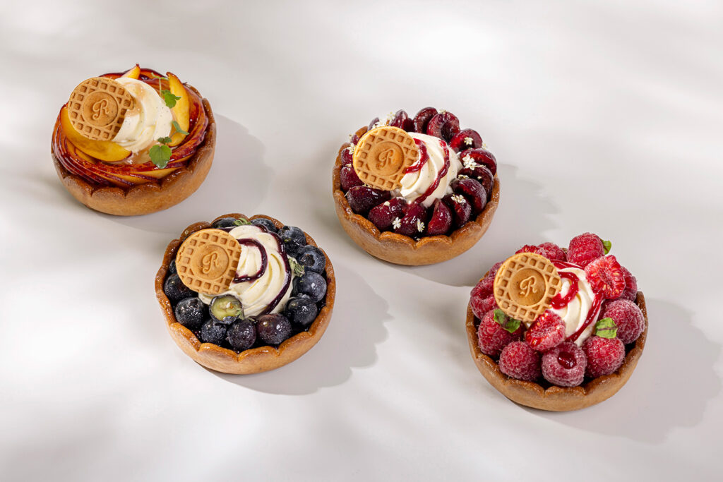À Ritz Paris Le Comptoir, le clafoutis remplace la crème d'amande 26 Les Tartes dete de Ritz Paris Le Comptoir ©vincentnageotte 3