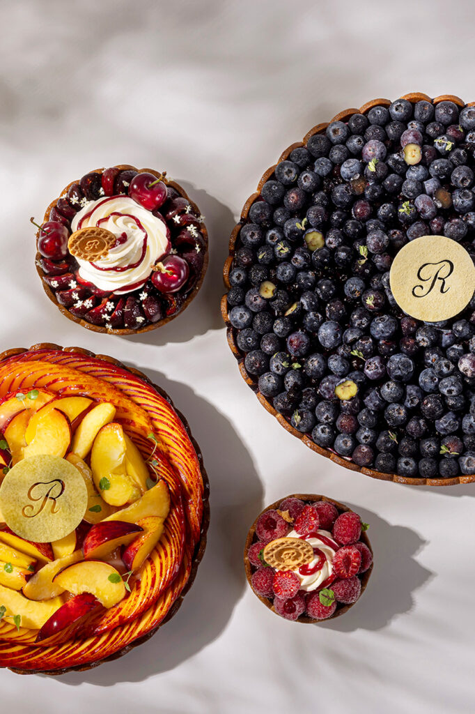 À Ritz Paris Le Comptoir, le clafoutis remplace la crème d'amande 27 Les Tartes dete de Ritz Paris Le Comptoir ©vincentnageotte 4