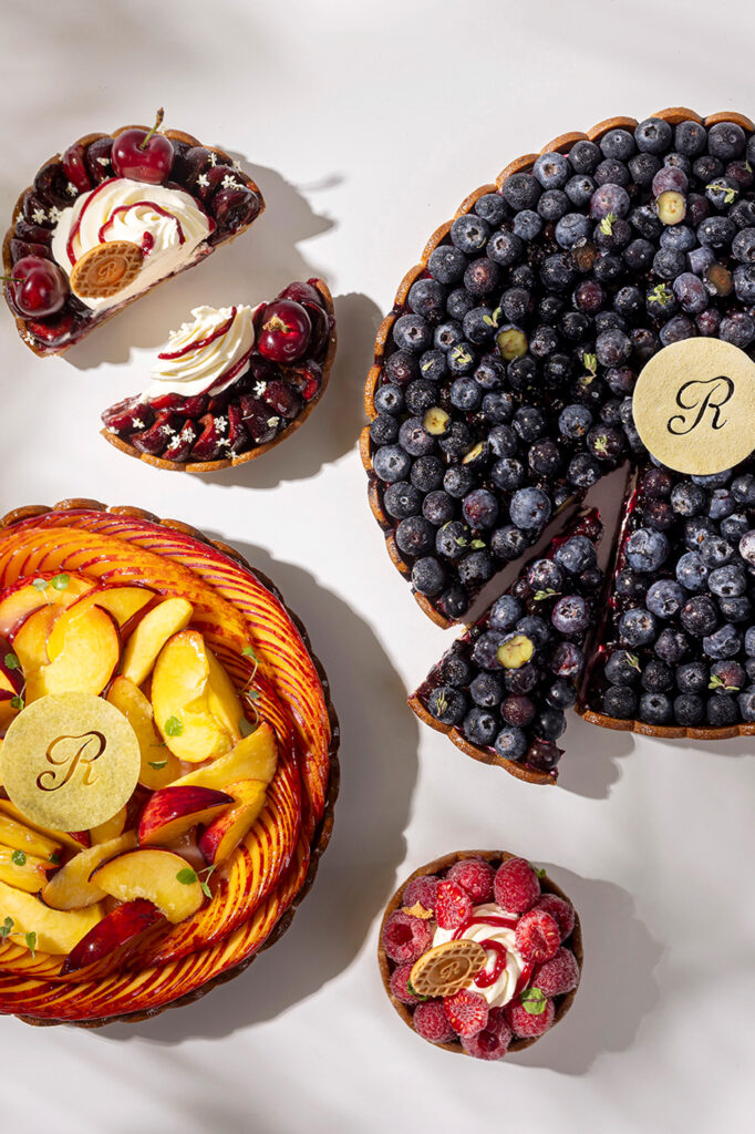À Ritz Paris Le Comptoir, le clafoutis remplace la crème d'amande 29 Les Tartes dete de Ritz Paris Le Comptoir ©vincentnageotte 6