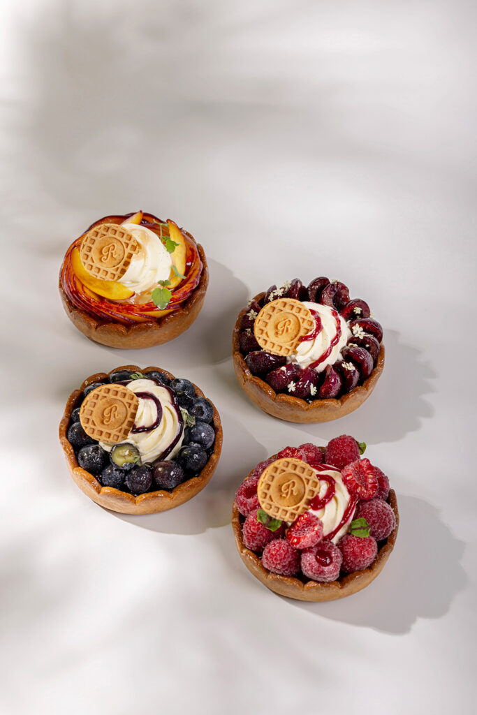 À Ritz Paris Le Comptoir, le clafoutis remplace la crème d'amande 30 Les Tartes dete de Ritz Paris Le Comptoir ©vincentnageotte 7