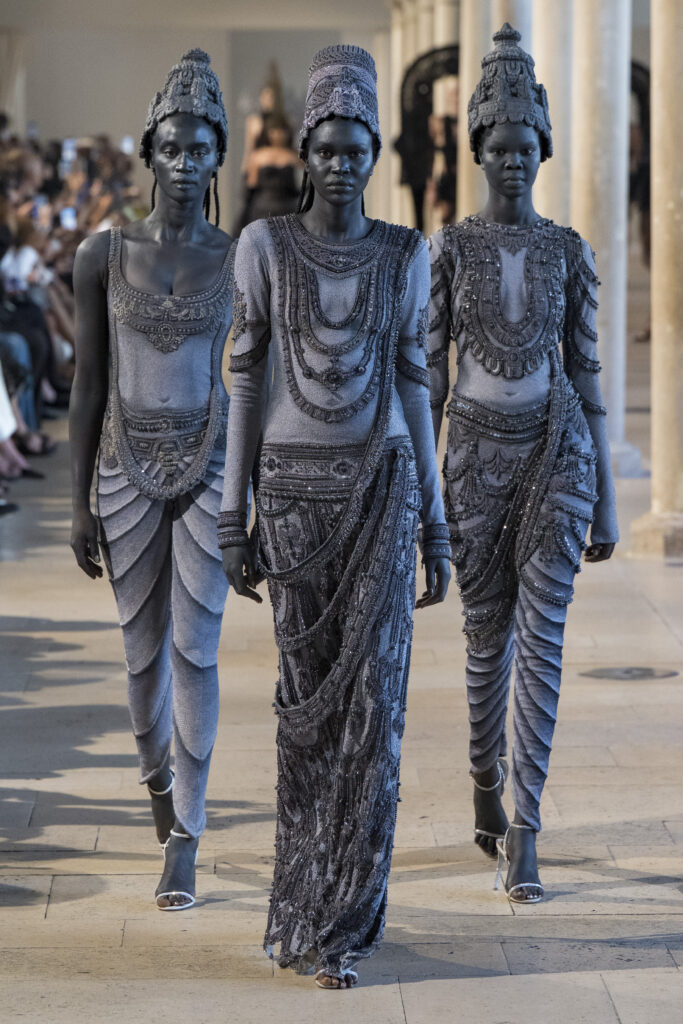 Rahul Mishra, DEVI : quand la broderie sculpte le corps comme la pierre 289 Rahul Mishra fashion show in Paris, Fall Winter 2026 Couture Fashion Week Photo by Valerio Mezzanotti