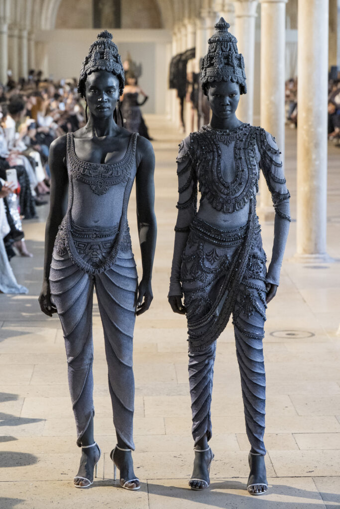 Rahul Mishra, DEVI : quand la broderie sculpte le corps comme la pierre 291 Rahul Mishra fashion show in Paris, Fall Winter 2026 Couture Fashion Week Photo by Valerio Mezzanotti