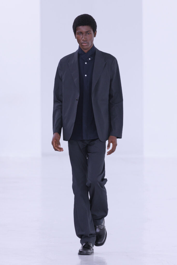 Post Archive Faction déplace la déconstruction du vêtement vers la question de la mémoire 27 Look 15