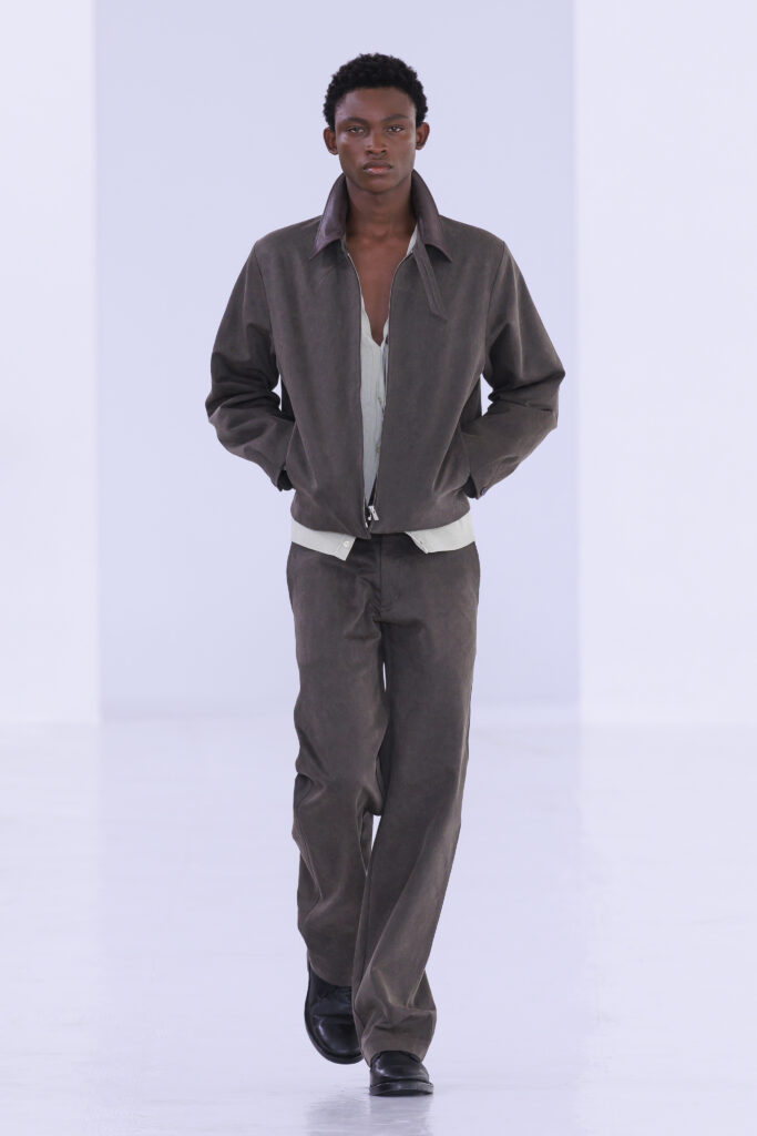 Post Archive Faction déplace la déconstruction du vêtement vers la question de la mémoire 29 Look 17