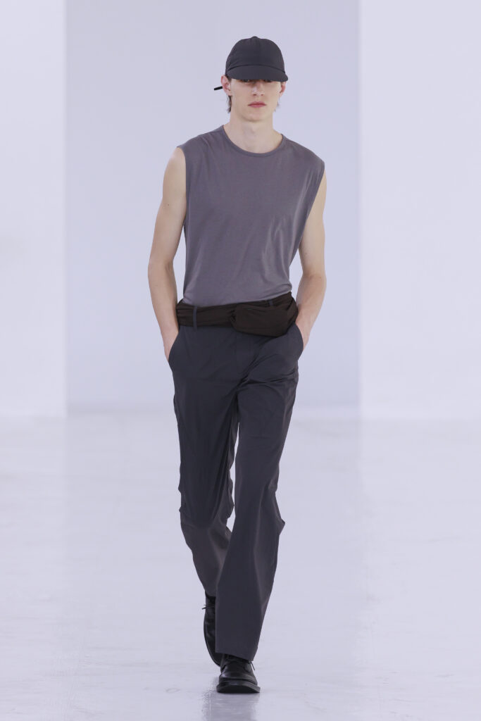 Post Archive Faction déplace la déconstruction du vêtement vers la question de la mémoire 30 Look 18
