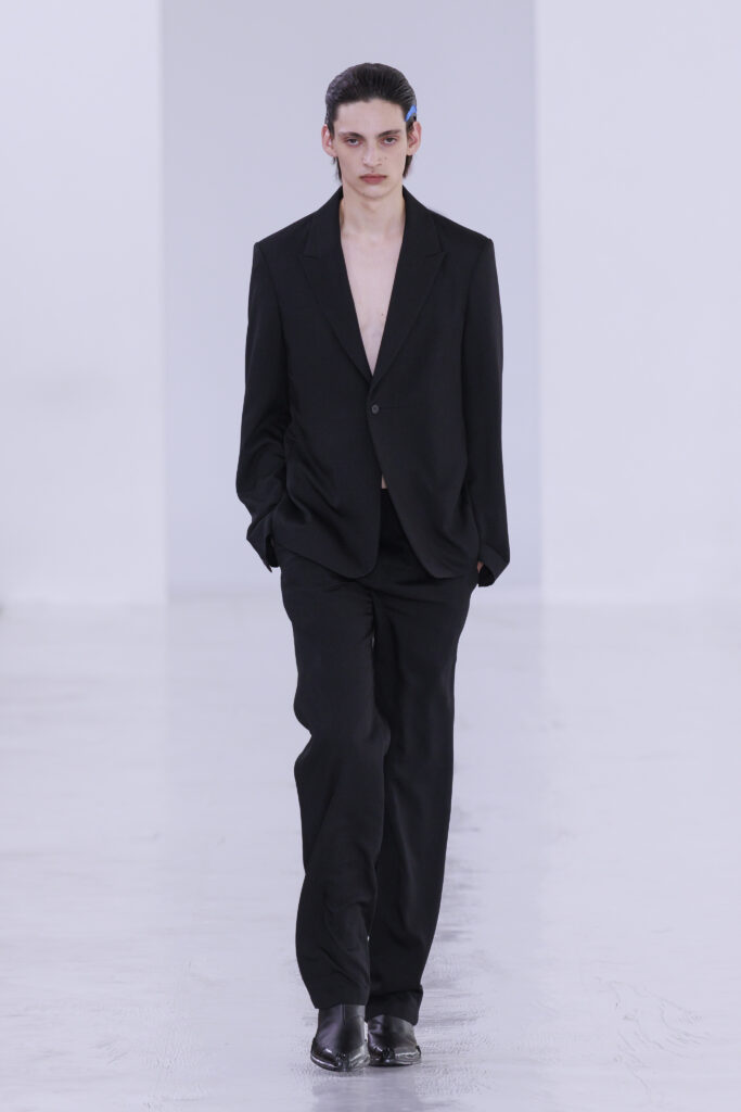Post Archive Faction déplace la déconstruction du vêtement vers la question de la mémoire 39 Look 27