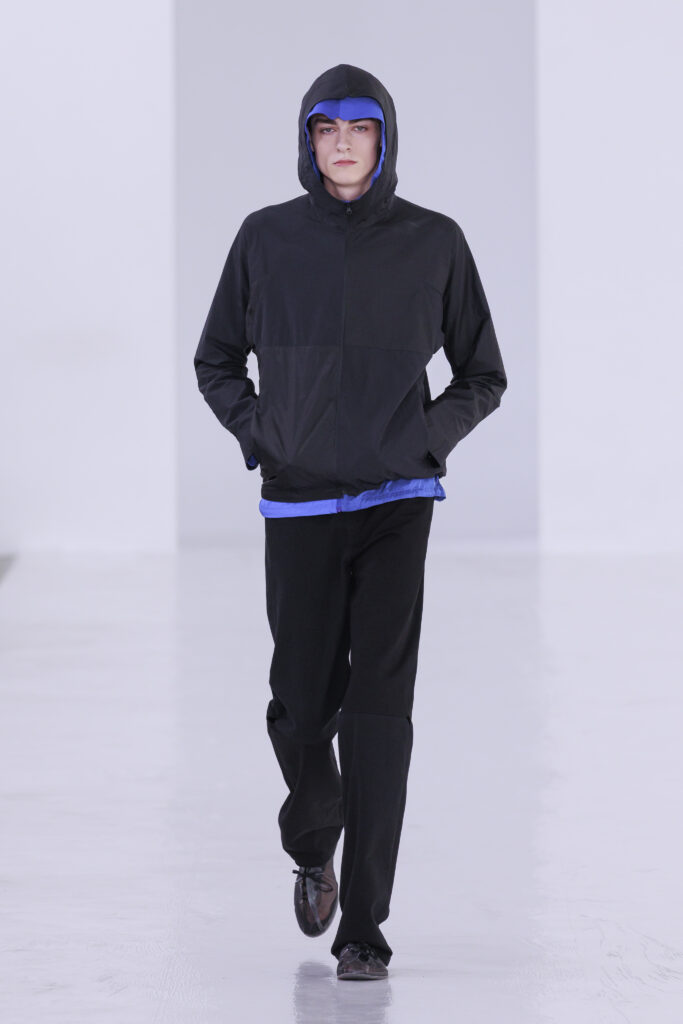 Post Archive Faction déplace la déconstruction du vêtement vers la question de la mémoire 41 Look 29