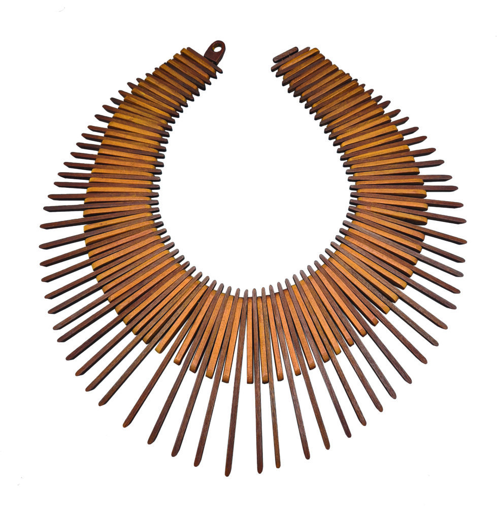Design Miami Paris choisit, une fois de plus, de ne pas ressembler à une foire 29 Luis Quesada Necklace 20 1960s. Guayubira and cancharana woods. MiniMasterpiece at Design Miami Paris 2026 Image courtesy of MiniMasterpiece and Satsch Gallery