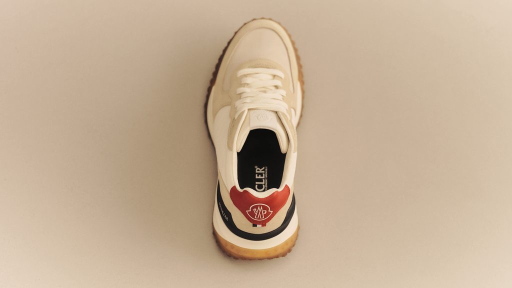 Moncler transpose la sneaker de trail sur le bitume 26 MC FW 2026 FTW BS RGB 300DPI 16x9 PRESS 03 CITYTREK