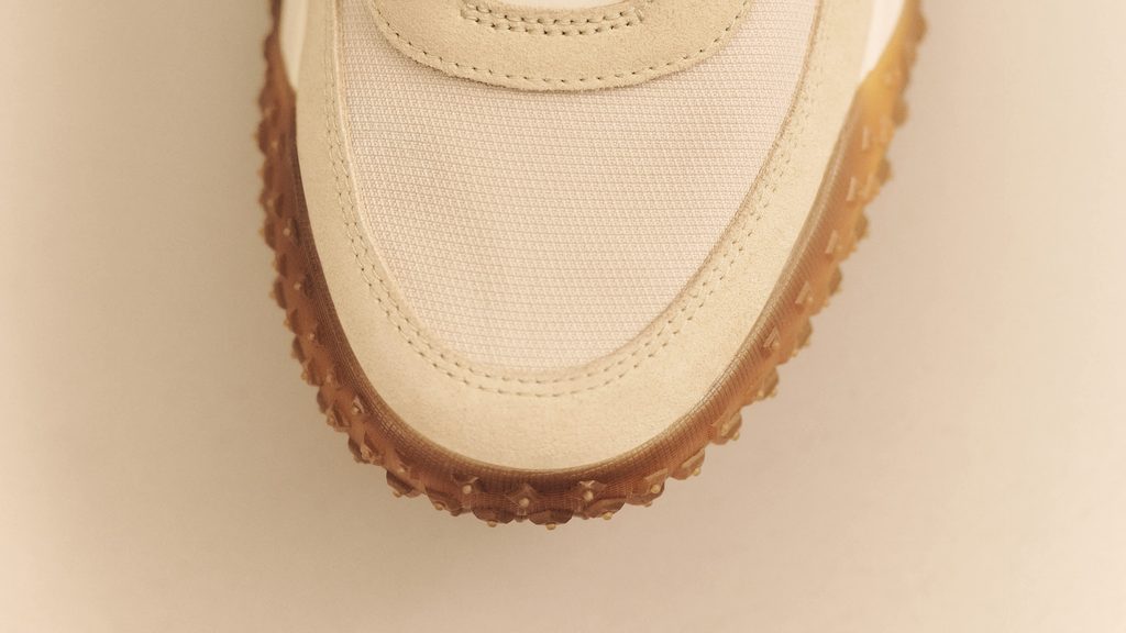 Moncler transpose la sneaker de trail sur le bitume 28 MC FW 2026 FTW BS RGB 300DPI 16x9 PRESS 09 CITYTREK