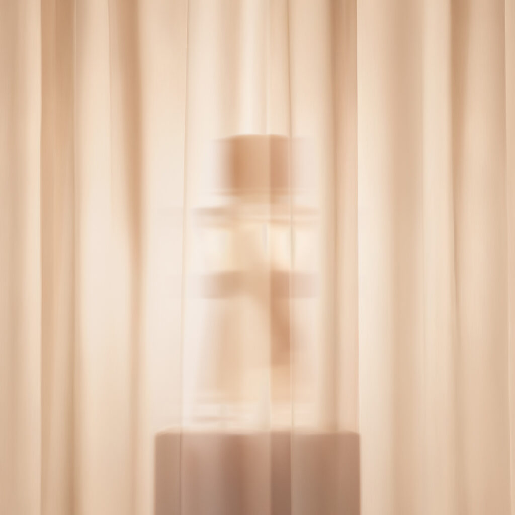 Max Mara habille la peau : la maison signe son premier parfum 194 MM LE PARFUM EDP 2026 Digital E retail TEASER sRGB 2000x2000 72DPI