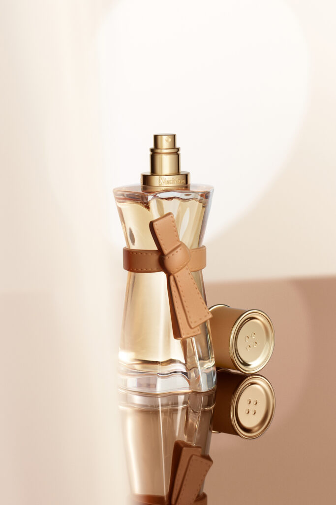 Max Mara habille la peau : la maison signe son premier parfum 211 MM LE PARFUM EDP 2026 STILLLIFE IMAGE2 RGB 2x3 72DPI