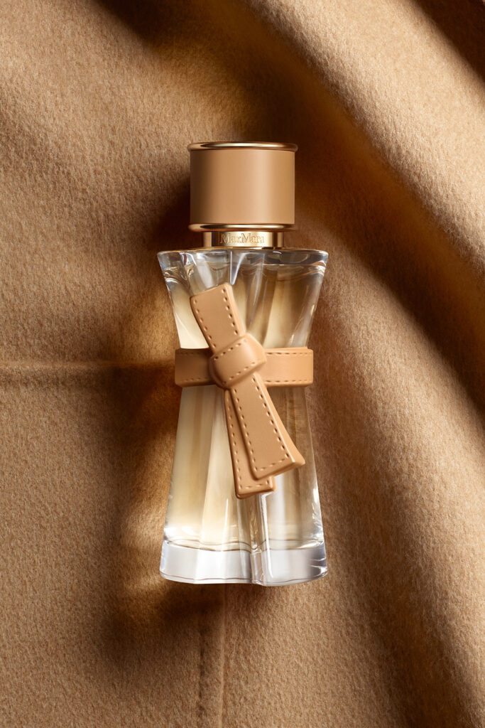 Max Mara habille la peau : la maison signe son premier parfum 215 MM LE PARFUM EDP 2026 STILLLIFE IMAGE4 RGB 2x3 300DPI