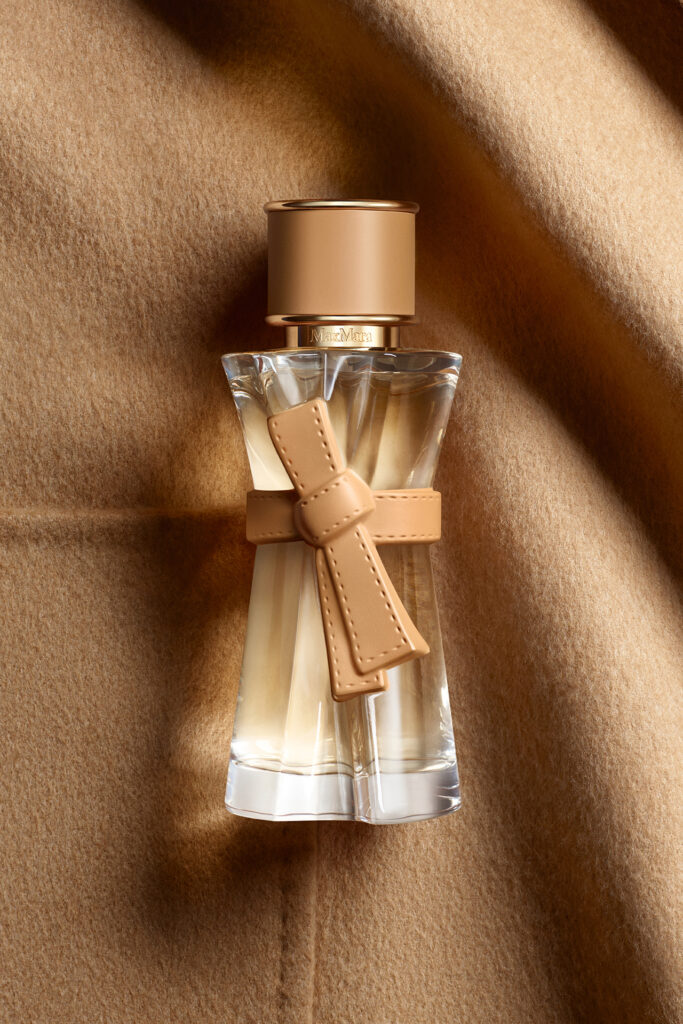 Max Mara habille la peau : la maison signe son premier parfum 218 MM LE PARFUM EDP 2026 STILLLIFE IMAGE4 RGB 2x3 72DPI