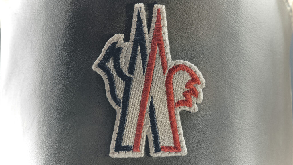 Moncler fait dialoguer la montagne et la ville dans sa collection Footwear Automne-Hiver 2026 57 MONCLER MOON BOOT ICON HIGH RODEO 00000008