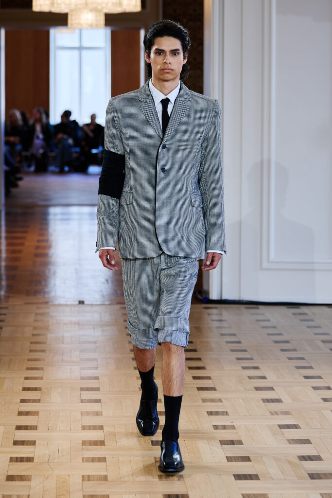 Martin Quad, ou la mode qui se regarde disparaître 38 MartinQuad SS27 Runway14 by Finnegan Koichi Godenschweger for BFW 2x3
