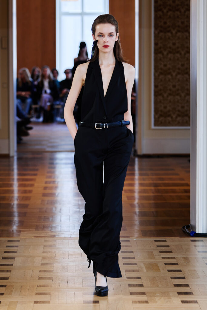 Martin Quad, ou la mode qui se regarde disparaître 39 MartinQuad SS27 Runway15 by Finnegan Koichi Godenschweger for BFW 2x3