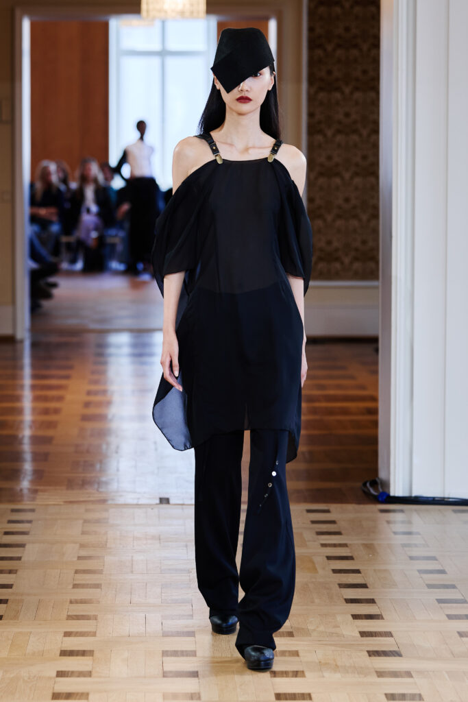 Martin Quad, ou la mode qui se regarde disparaître 40 MartinQuad SS27 Runway16 by Finnegan Koichi Godenschweger for BFW 2x3