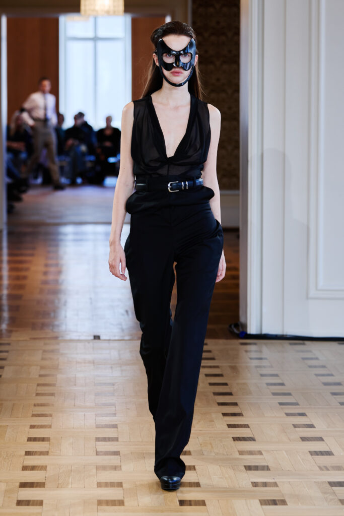 Martin Quad, ou la mode qui se regarde disparaître 42 MartinQuad SS27 Runway18 by Finnegan Koichi Godenschweger for BFW 2x3