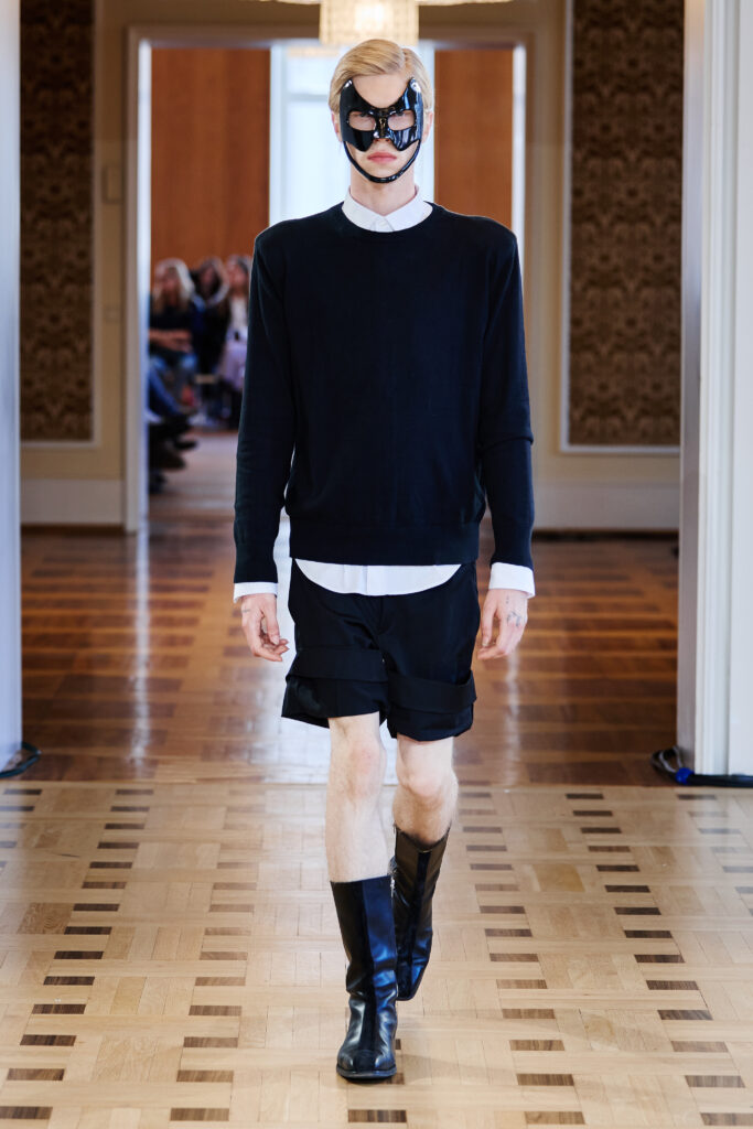 Martin Quad, ou la mode qui se regarde disparaître 44 MartinQuad SS27 Runway20 by Finnegan Koichi Godenschweger for BFW 2x3