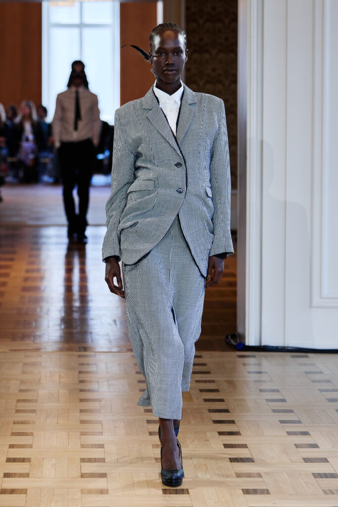 Martin Quad, ou la mode qui se regarde disparaître 47 MartinQuad SS27 Runway23 by Finnegan Koichi Godenschweger for BFW 2x3