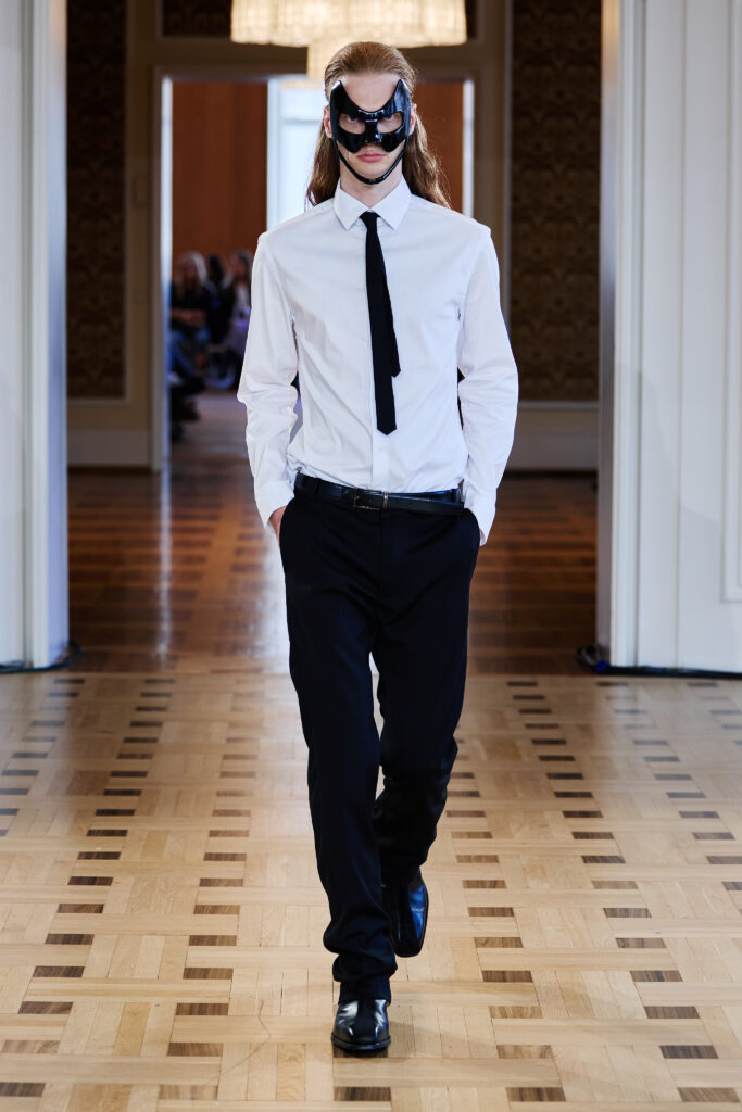 Martin Quad, ou la mode qui se regarde disparaître 48 MartinQuad SS27 Runway24 by Finnegan Koichi Godenschweger for BFW 2x3