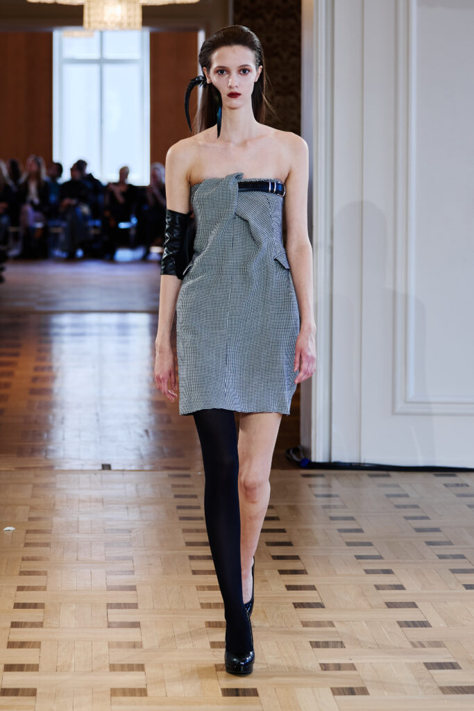 Martin Quad, ou la mode qui se regarde disparaître 51 MartinQuad SS27 Runway27 by Finnegan Koichi Godenschweger for BFW 2x3