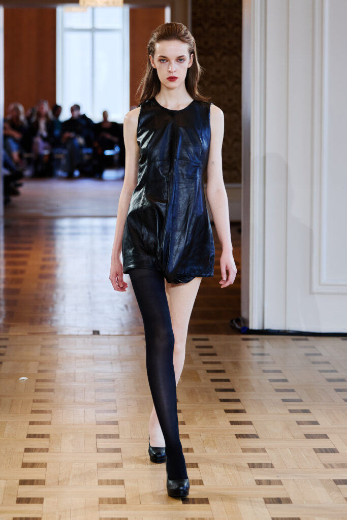 Martin Quad, ou la mode qui se regarde disparaître 52 MartinQuad SS27 Runway28 by Finnegan Koichi Godenschweger for BFW 2x3