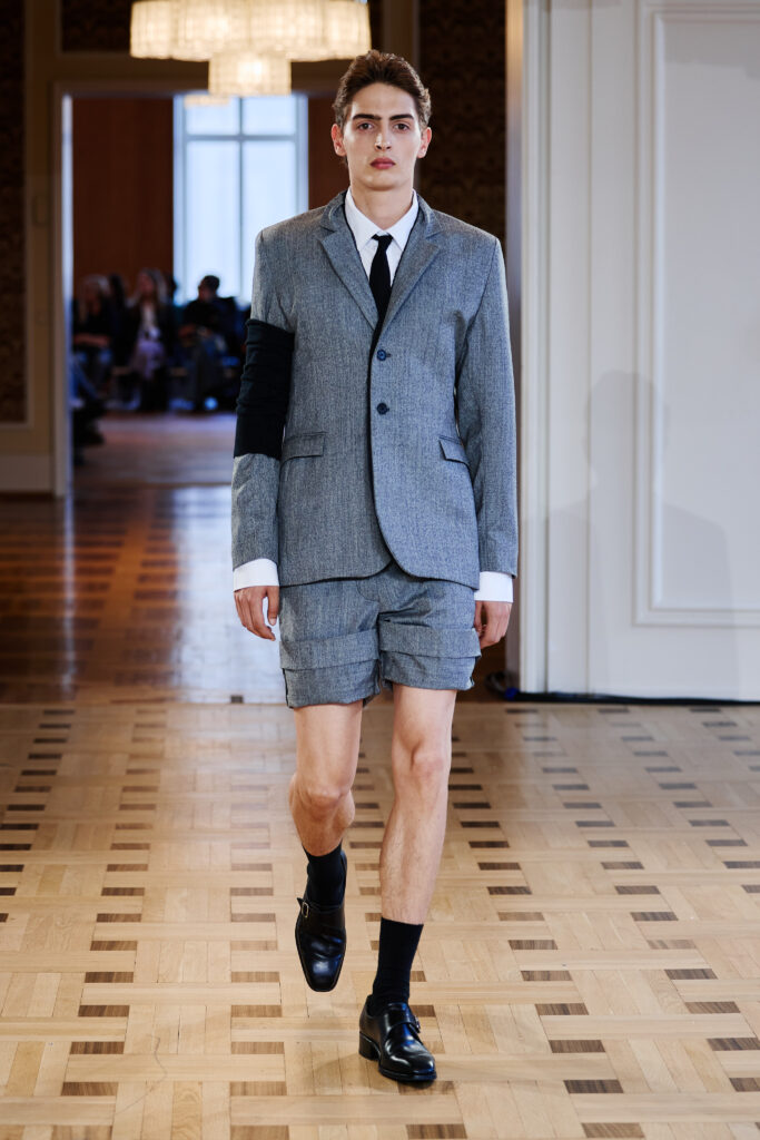 Martin Quad, ou la mode qui se regarde disparaître 26 MartinQuad SS27 Runway2 by Finnegan Koichi Godenschweger for BFW 2x3