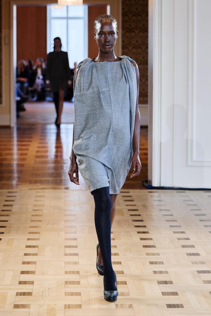 Martin Quad, ou la mode qui se regarde disparaître 28 MartinQuad SS27 Runway4 by Finnegan Koichi Godenschweger for BFW 2x3