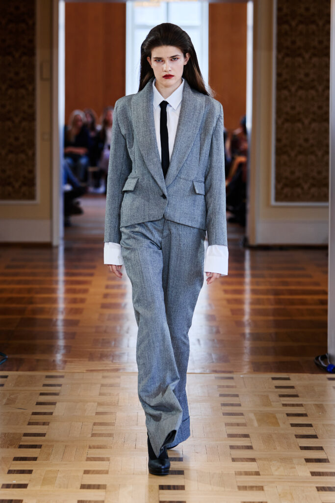 Martin Quad, ou la mode qui se regarde disparaître 31 MartinQuad SS27 Runway7 by Finnegan Koichi Godenschweger for BFW 2x3
